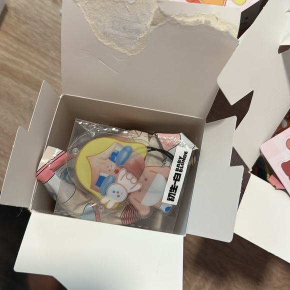 Crying Again Super Secret Blonde Baby PopMart CryBaby - Picture 8 of 9